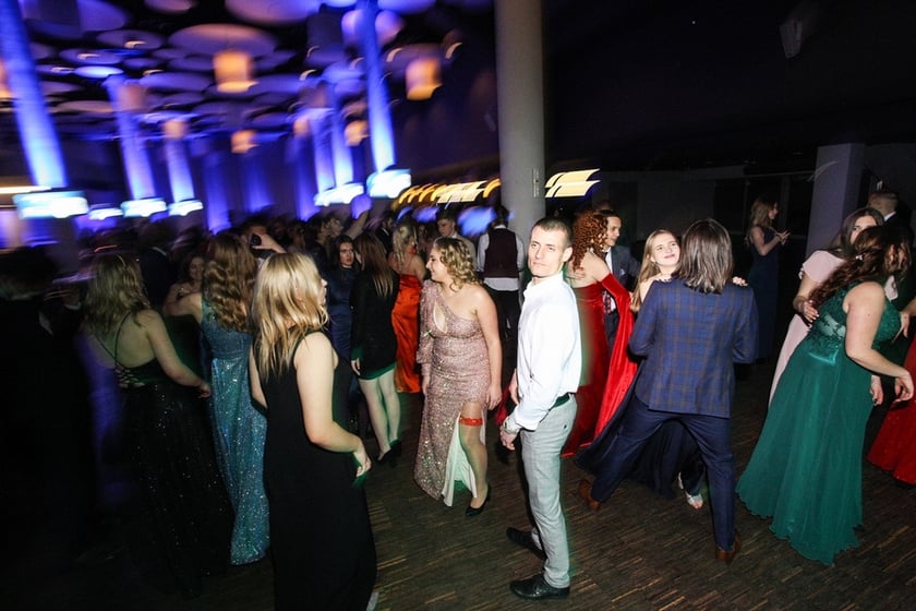 Studni&oacute;wka uczni&oacute;w ostatnich klas Liceum Og&oacute;lnokształcącego nr I im. Danuty Siedzik&oacute;wny &bdquo;Inki&rdquo; we Wrocławiu