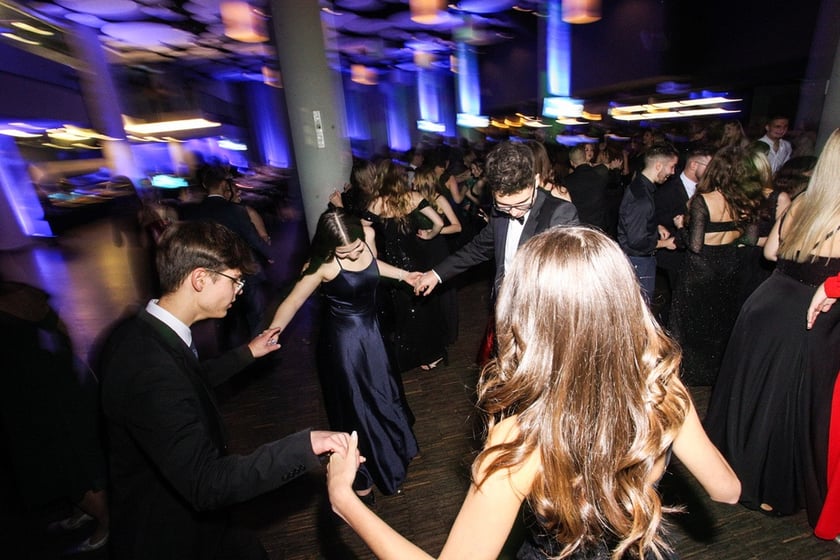 Studni&oacute;wka uczni&oacute;w ostatnich klas Liceum Og&oacute;lnokształcącego nr I im. Danuty Siedzik&oacute;wny &bdquo;Inki&rdquo; we Wrocławiu