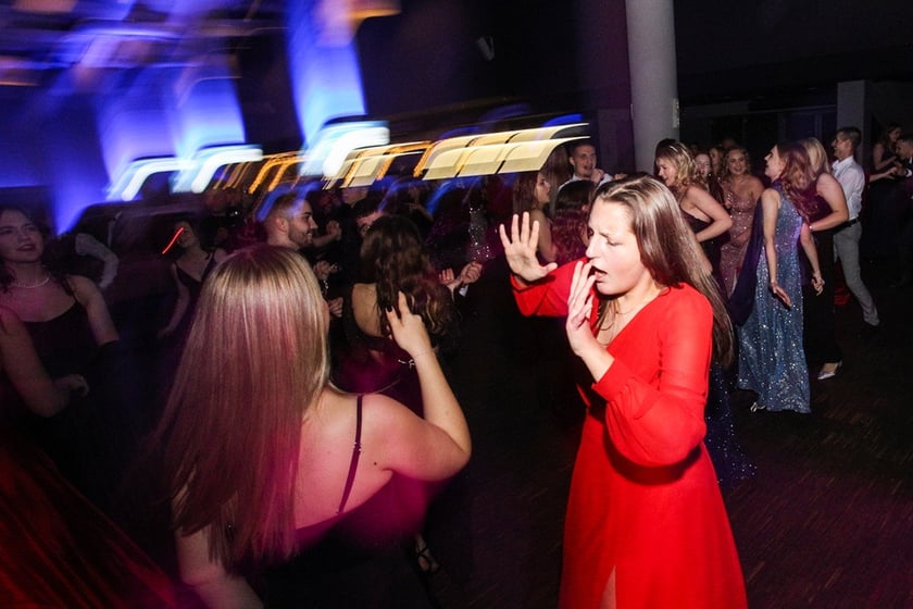 Studni&oacute;wka uczni&oacute;w ostatnich klas Liceum Og&oacute;lnokształcącego nr I im. Danuty Siedzik&oacute;wny &bdquo;Inki&rdquo; we Wrocławiu