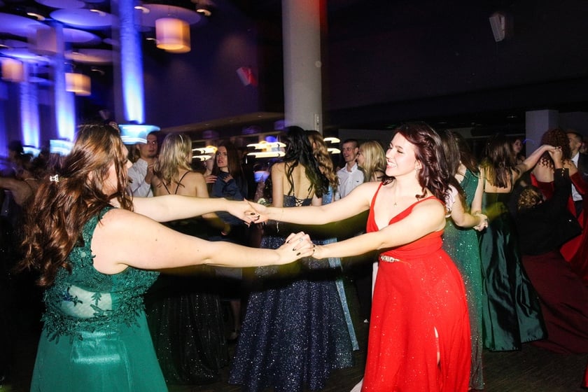 Studni&oacute;wka uczni&oacute;w ostatnich klas Liceum Og&oacute;lnokształcącego nr I im. Danuty Siedzik&oacute;wny &bdquo;Inki&rdquo; we Wrocławiu