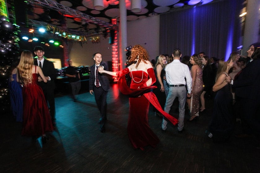 Studni&oacute;wka uczni&oacute;w ostatnich klas Liceum Og&oacute;lnokształcącego nr I im. Danuty Siedzik&oacute;wny &bdquo;Inki&rdquo; we Wrocławiu