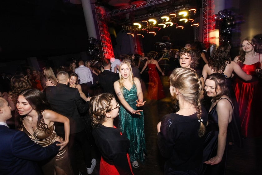 Studni&oacute;wka uczni&oacute;w ostatnich klas Liceum Og&oacute;lnokształcącego nr I im. Danuty Siedzik&oacute;wny &bdquo;Inki&rdquo; we Wrocławiu