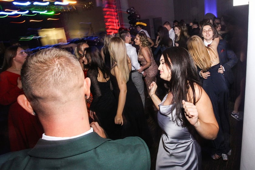 Studni&oacute;wka uczni&oacute;w ostatnich klas Liceum Og&oacute;lnokształcącego nr I im. Danuty Siedzik&oacute;wny &bdquo;Inki&rdquo; we Wrocławiu