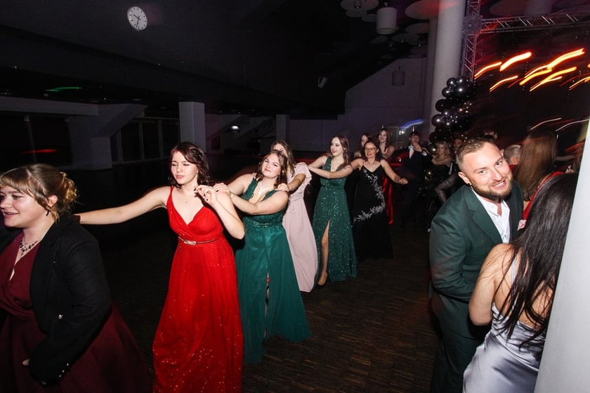 Studni&oacute;wka uczni&oacute;w ostatnich klas Liceum Og&oacute;lnokształcącego nr I im. Danuty Siedzik&oacute;wny &bdquo;Inki&rdquo; we Wrocławiu