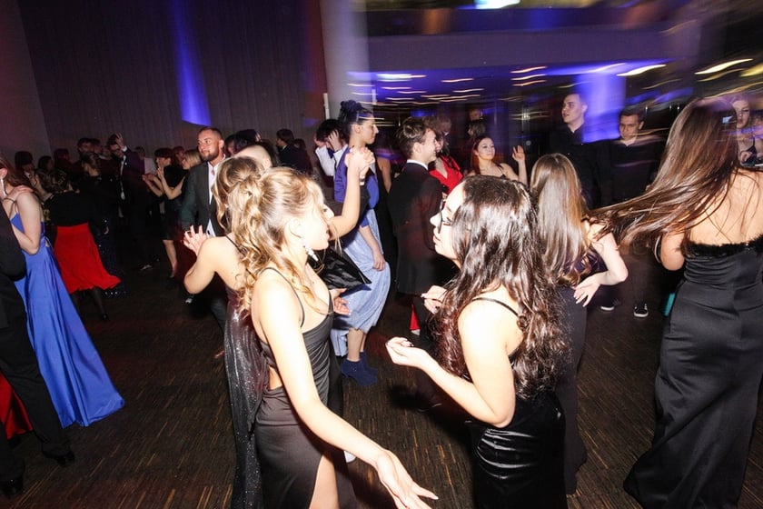 Studni&oacute;wka uczni&oacute;w ostatnich klas Liceum Og&oacute;lnokształcącego nr I im. Danuty Siedzik&oacute;wny &bdquo;Inki&rdquo; we Wrocławiu