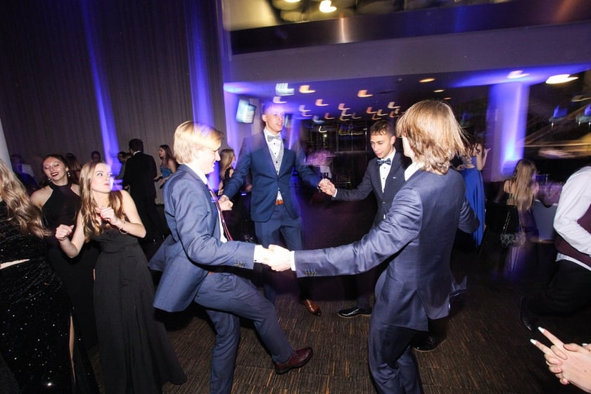 Studni&oacute;wka uczni&oacute;w ostatnich klas Liceum Og&oacute;lnokształcącego nr I im. Danuty Siedzik&oacute;wny &bdquo;Inki&rdquo; we Wrocławiu