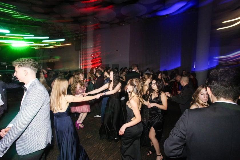 Studni&oacute;wka uczni&oacute;w ostatnich klas Liceum Og&oacute;lnokształcącego nr I im. Danuty Siedzik&oacute;wny &bdquo;Inki&rdquo; we Wrocławiu