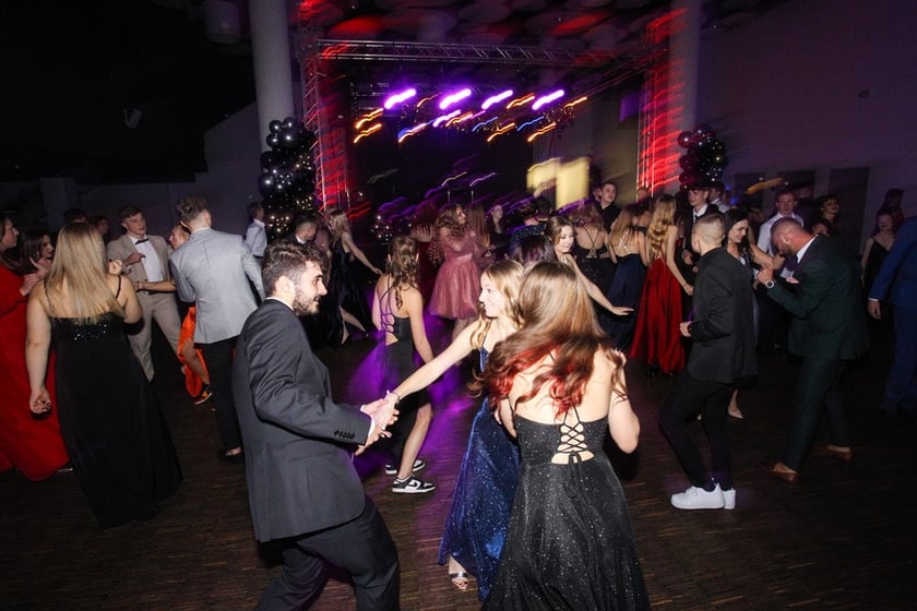 Studni&oacute;wka uczni&oacute;w ostatnich klas Liceum Og&oacute;lnokształcącego nr I im. Danuty Siedzik&oacute;wny &bdquo;Inki&rdquo; we Wrocławiu