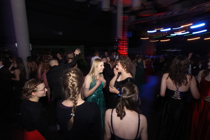 Studni&oacute;wka uczni&oacute;w ostatnich klas Liceum Og&oacute;lnokształcącego nr I im. Danuty Siedzik&oacute;wny &bdquo;Inki&rdquo; we Wrocławiu