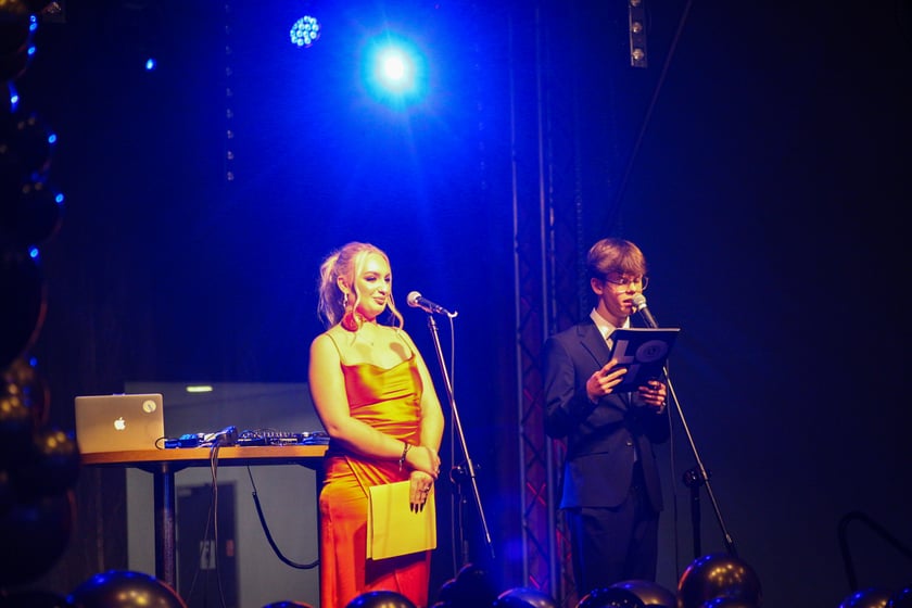 Studni&oacute;wka uczni&oacute;w ostatnich klas Liceum Og&oacute;lnokształcącego nr I im. Danuty Siedzik&oacute;wny &bdquo;Inki&rdquo; we Wrocławiu