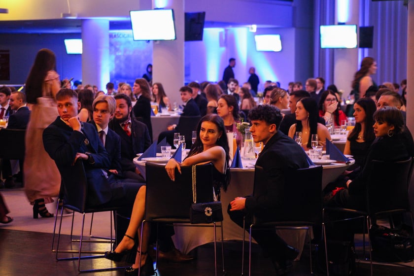 Studni&oacute;wka uczni&oacute;w ostatnich klas Liceum Og&oacute;lnokształcącego nr I im. Danuty Siedzik&oacute;wny &bdquo;Inki&rdquo; we Wrocławiu