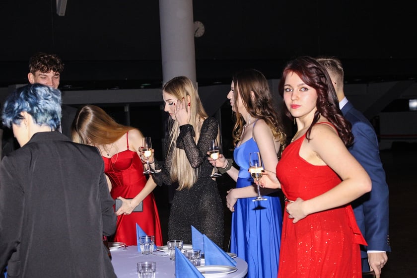 Studni&oacute;wka uczni&oacute;w ostatnich klas Liceum Og&oacute;lnokształcącego nr I im. Danuty Siedzik&oacute;wny &bdquo;Inki&rdquo; we Wrocławiu