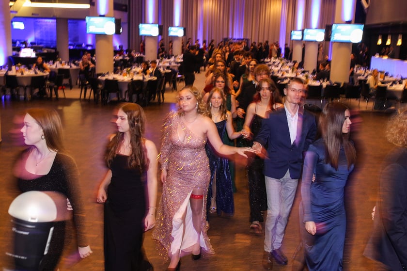 Studni&oacute;wka uczni&oacute;w ostatnich klas Liceum Og&oacute;lnokształcącego nr I im. Danuty Siedzik&oacute;wny &bdquo;Inki&rdquo; we Wrocławiu