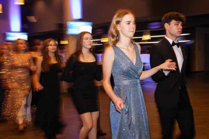 Studni&oacute;wka uczni&oacute;w ostatnich klas Liceum Og&oacute;lnokształcącego nr I im. Danuty Siedzik&oacute;wny &bdquo;Inki&rdquo; we Wrocławiu