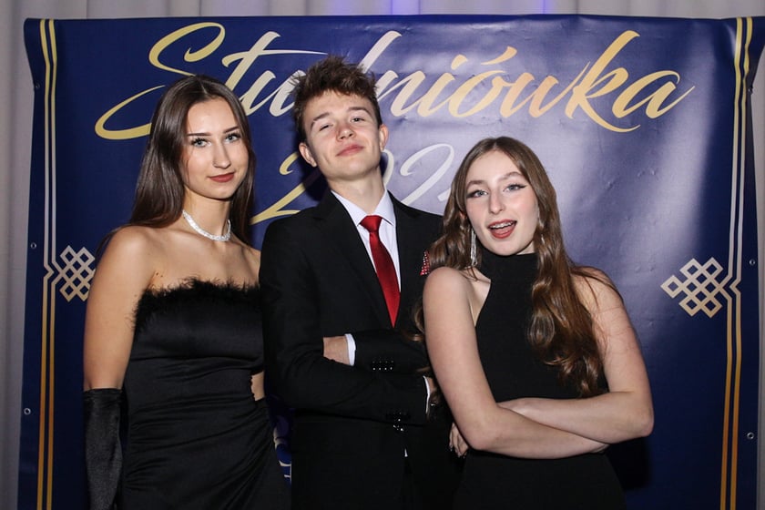 Studni&oacute;wka uczni&oacute;w ostatnich klas Liceum Og&oacute;lnokształcącego nr I im. Danuty Siedzik&oacute;wny &bdquo;Inki&rdquo; we Wrocławiu