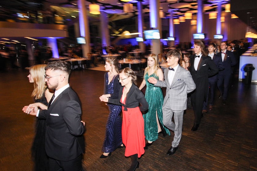 Studni&oacute;wka uczni&oacute;w ostatnich klas Liceum Og&oacute;lnokształcącego nr I im. Danuty Siedzik&oacute;wny &bdquo;Inki&rdquo; we Wrocławiu