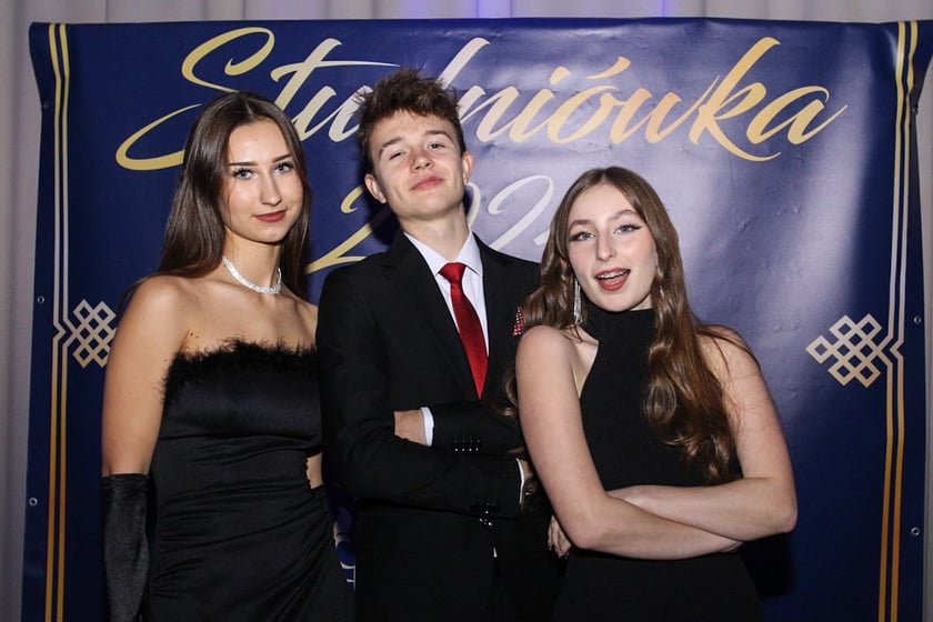 Studni&oacute;wka uczni&oacute;w ostatnich klas Liceum Og&oacute;lnokształcącego nr I im. Danuty Siedzik&oacute;wny &bdquo;Inki&rdquo; we Wrocławiu