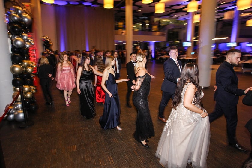 Studni&oacute;wka uczni&oacute;w ostatnich klas Liceum Og&oacute;lnokształcącego nr I im. Danuty Siedzik&oacute;wny &bdquo;Inki&rdquo; we Wrocławiu