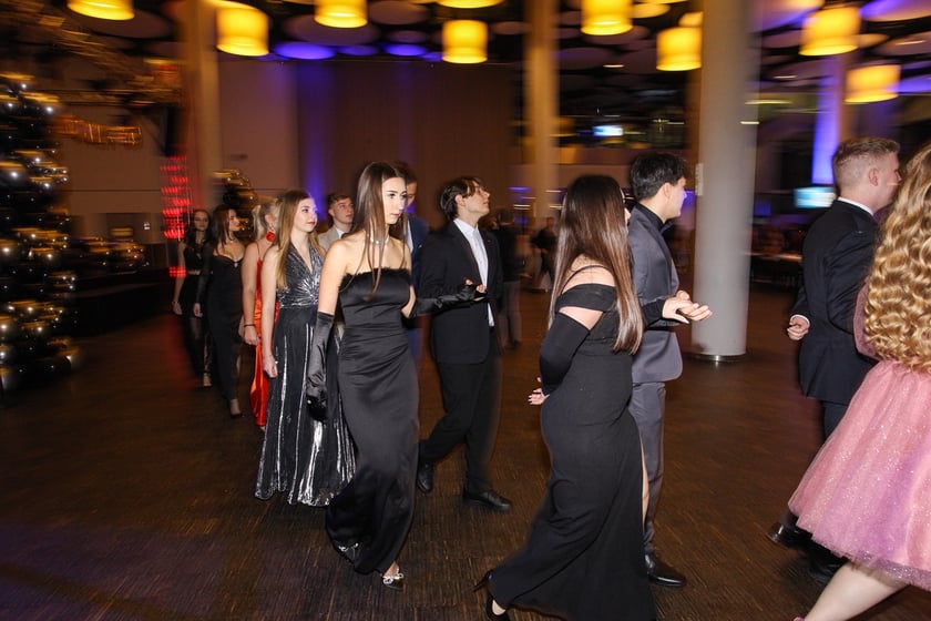 Studni&oacute;wka uczni&oacute;w ostatnich klas Liceum Og&oacute;lnokształcącego nr I im. Danuty Siedzik&oacute;wny &bdquo;Inki&rdquo; we Wrocławiu