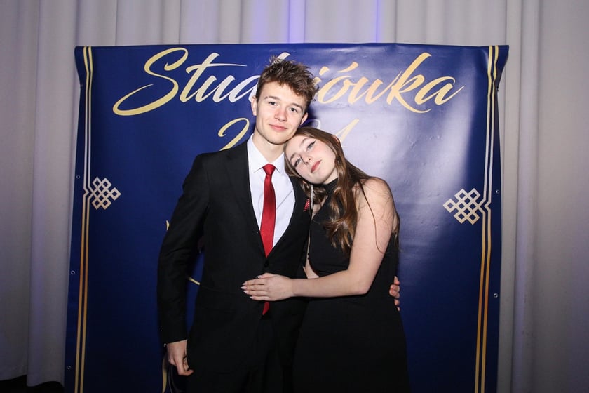 Studni&oacute;wka uczni&oacute;w ostatnich klas Liceum Og&oacute;lnokształcącego nr I im. Danuty Siedzik&oacute;wny &bdquo;Inki&rdquo; we Wrocławiu