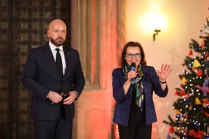 Uroczystość wręczenia wyróżnień prezydenta Wrocławia dla zaangażowanej społecznie młodzieży oraz współpracujących z nią naukowców, nauczycieli, przedstawicieli organizacji pozarządowych. Wrocław., 10 stycznia 2024