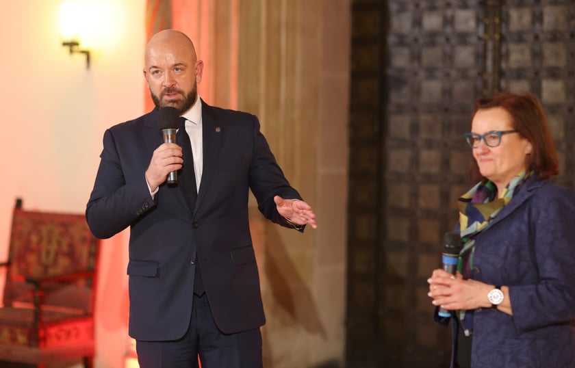Uroczystość wręczenia wyróżnień prezydenta Wrocławia dla zaangażowanej społecznie młodzieży oraz współpracujących z nią naukowców, nauczycieli, przedstawicieli organizacji pozarządowych. Wrocław., 10 stycznia 2024