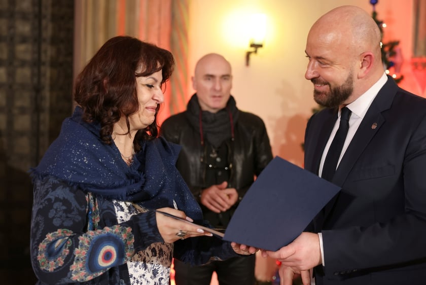 Uroczystość wręczenia wyróżnień prezydenta Wrocławia dla zaangażowanej społecznie młodzieży oraz współpracujących z nią naukowców, nauczycieli, przedstawicieli organizacji pozarządowych. Wrocław., 10 stycznia 2024