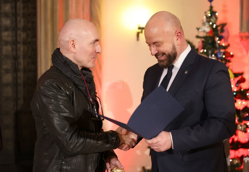 Uroczystość wręczenia wyróżnień prezydenta Wrocławia dla zaangażowanej społecznie młodzieży oraz współpracujących z nią naukowców, nauczycieli, przedstawicieli organizacji pozarządowych. Wrocław., 10 stycznia 2024