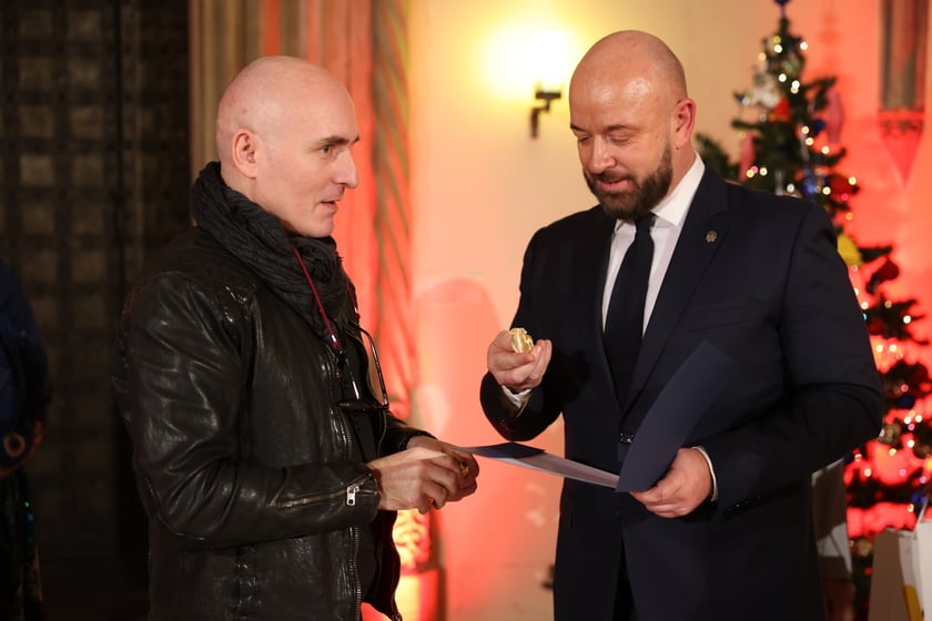 Uroczystość wręczenia wyróżnień prezydenta Wrocławia dla zaangażowanej społecznie młodzieży oraz współpracujących z nią naukowców, nauczycieli, przedstawicieli organizacji pozarządowych. Wrocław., 10 stycznia 2024
