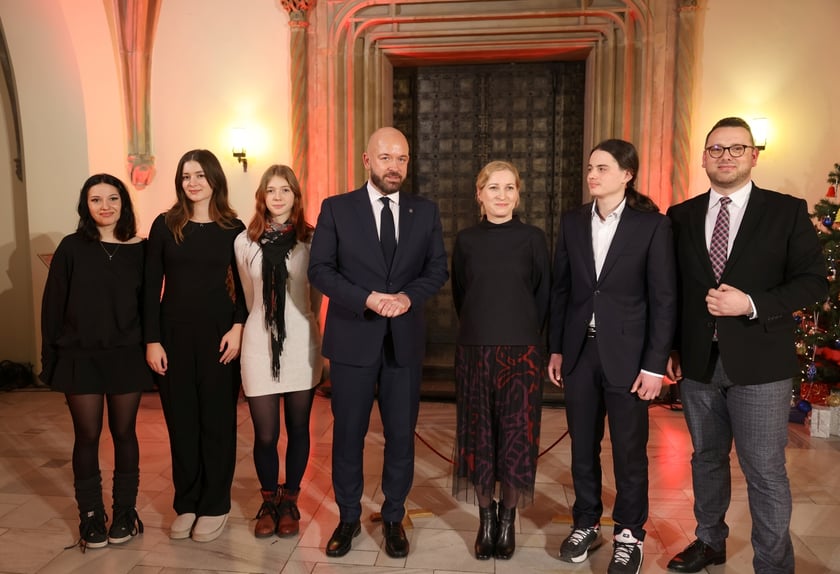 Uroczystość wręczenia wyróżnień prezydenta Wrocławia dla zaangażowanej społecznie młodzieży oraz współpracujących z nią naukowców, nauczycieli, przedstawicieli organizacji pozarządowych. Wrocław., 10 stycznia 2024