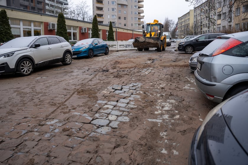 Ekipa remontowa MPWiK na ul. Inowrocławskiej
