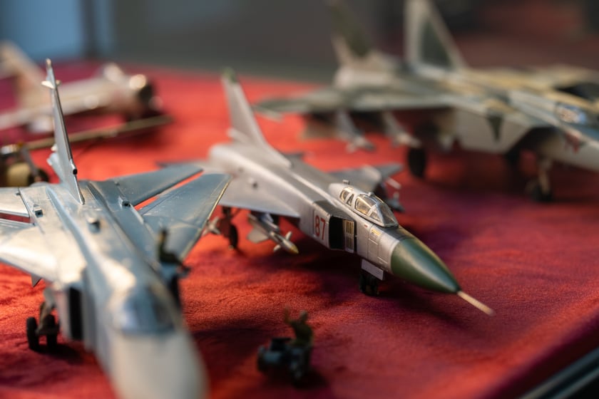 Wystawa miniatur modeli lotniczych w Centrum Historii Zajezdnia