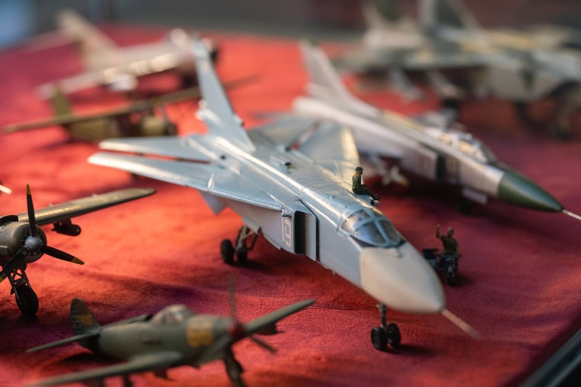 Wystawa miniatur modeli lotniczych w Centrum Historii Zajezdnia