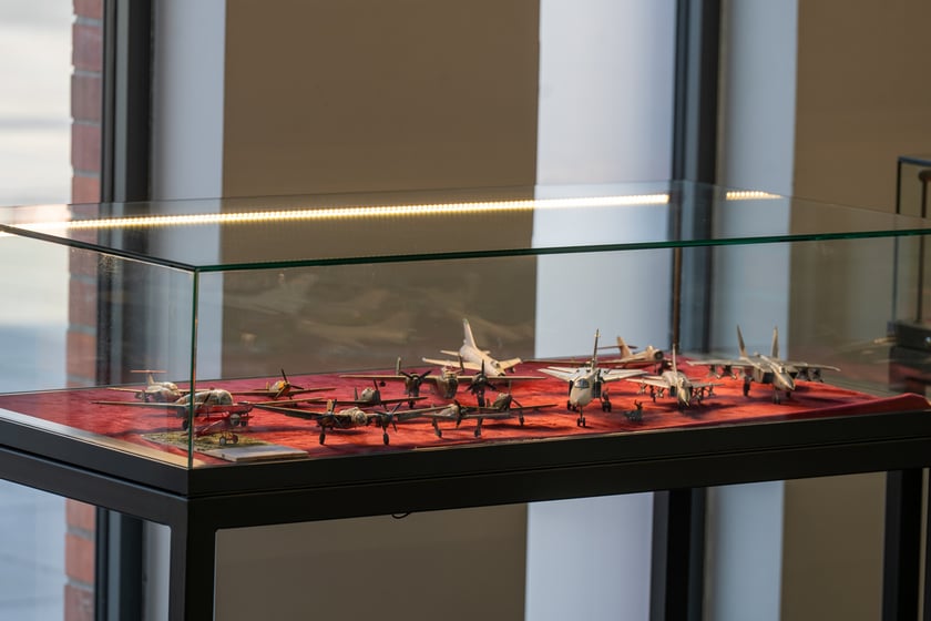 Wystawa miniatur modeli lotniczych w Centrum Historii Zajezdnia