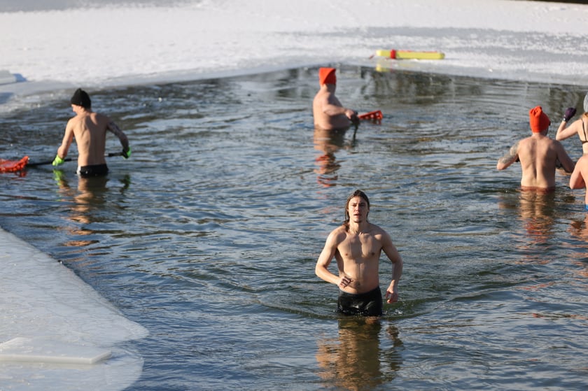 Wrocławskie Morsy świętują Dzień Babci i Dziadk