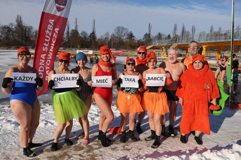 Wrocławskie Morsy świętują na Morskim Oku Dzień Babci i Dziadka