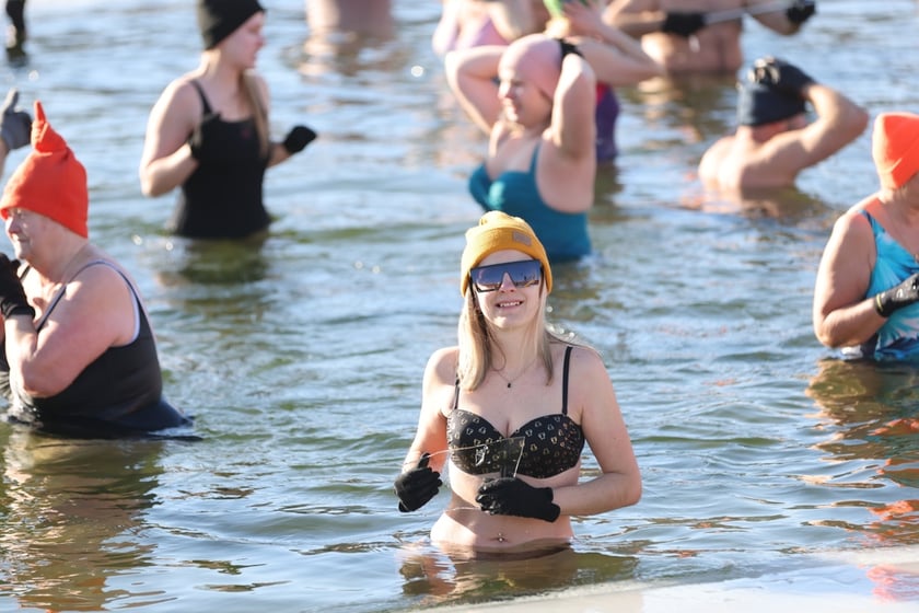 Wrocławskie Morsy świętują Dzień Babci i Dziadk