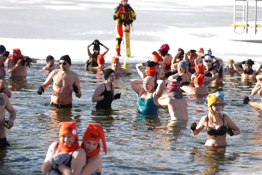 Wrocławskie Morsy świętują Dzień Babci i Dziadk