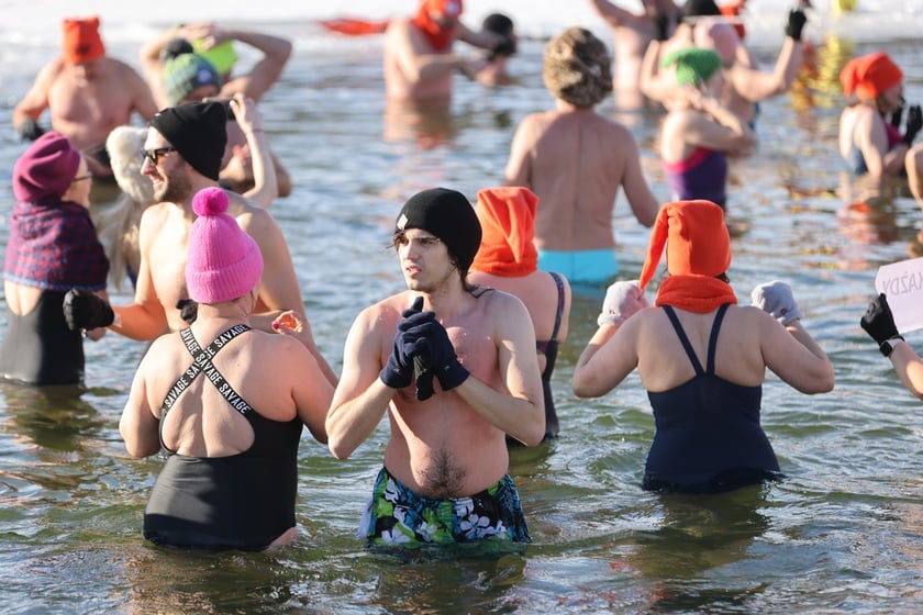 Wrocławskie Morsy świętują Dzień Babci i Dziadk