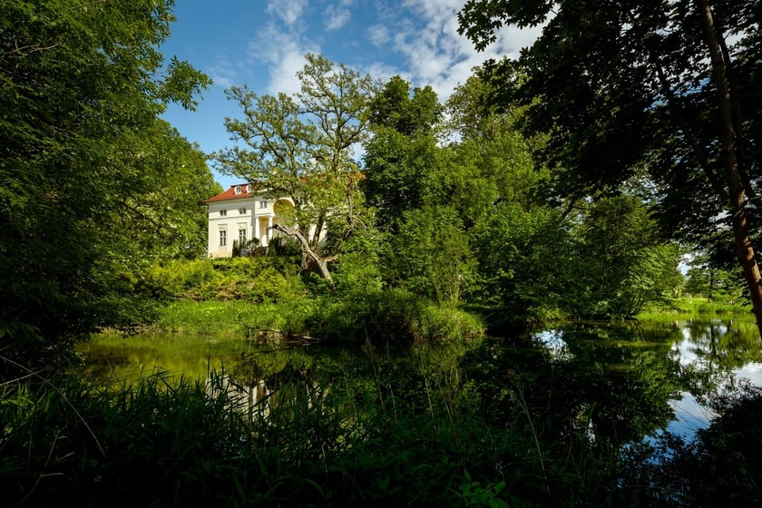 Zespół pałacowo-folwarczny w Samotworze