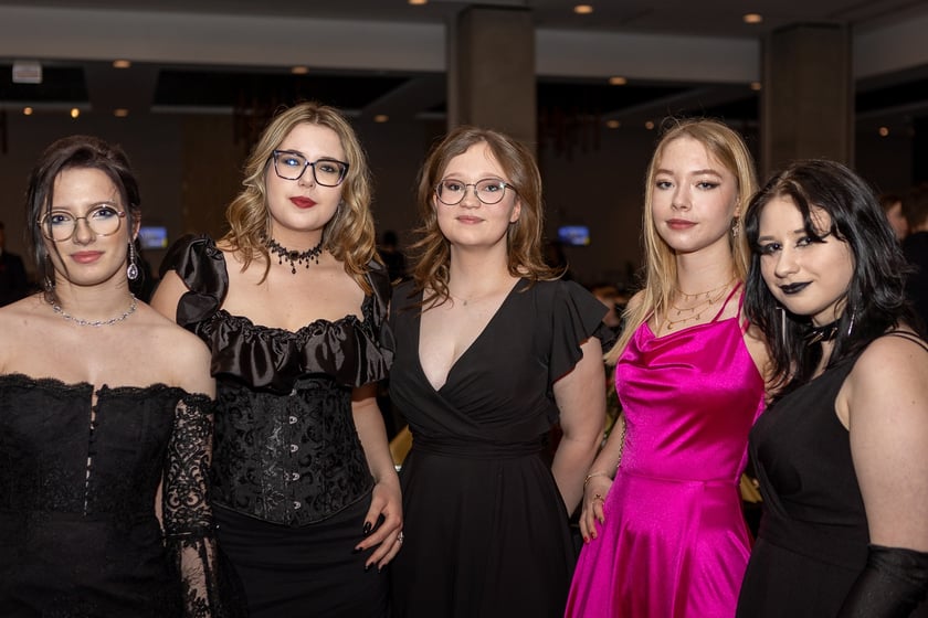 Studni&oacute;wka uczni&oacute;w&nbsp;klas maturalnych XIII LO im. Aleksandra Fredry we Wrocławiu