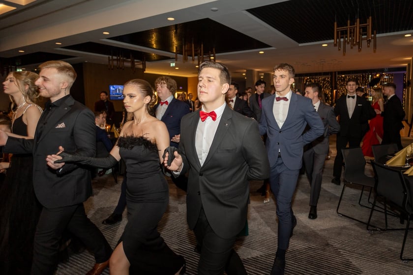 Studni&oacute;wka uczni&oacute;w&nbsp;klas maturalnych XIII LO im. Aleksandra Fredry we Wrocławiu