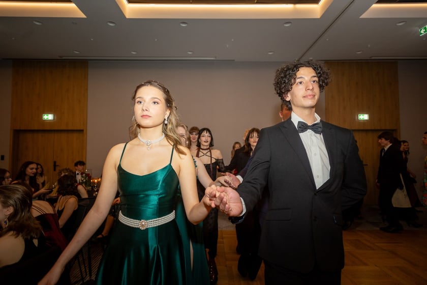 Studni&oacute;wka uczni&oacute;w&nbsp;klas maturalnych XIII LO im. Aleksandra Fredry we Wrocławiu