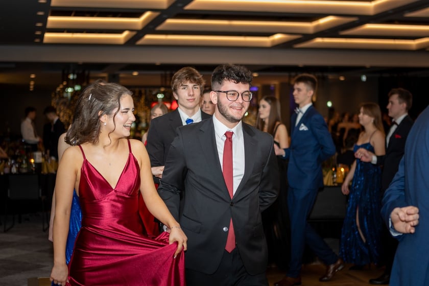 Studni&oacute;wka uczni&oacute;w&nbsp;klas maturalnych XIII LO im. Aleksandra Fredry we Wrocławiu