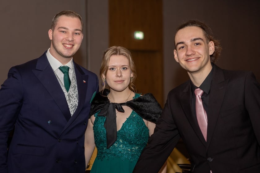 Studni&oacute;wka uczni&oacute;w&nbsp;klas maturalnych XIII LO im. Aleksandra Fredry we Wrocławiu