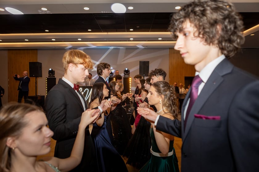 Studni&oacute;wka uczni&oacute;w&nbsp;klas maturalnych XIII LO im. Aleksandra Fredry we Wrocławiu