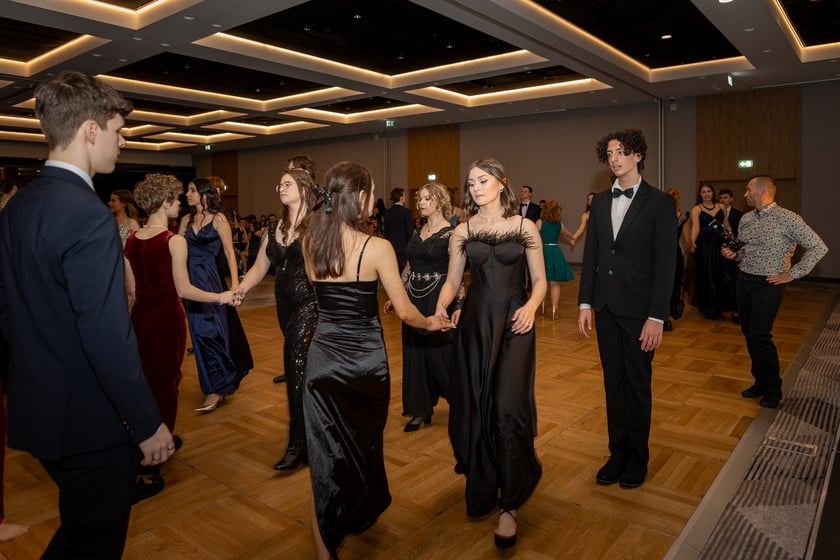 Studni&oacute;wka uczni&oacute;w&nbsp;klas maturalnych XIII LO im. Aleksandra Fredry we Wrocławiu