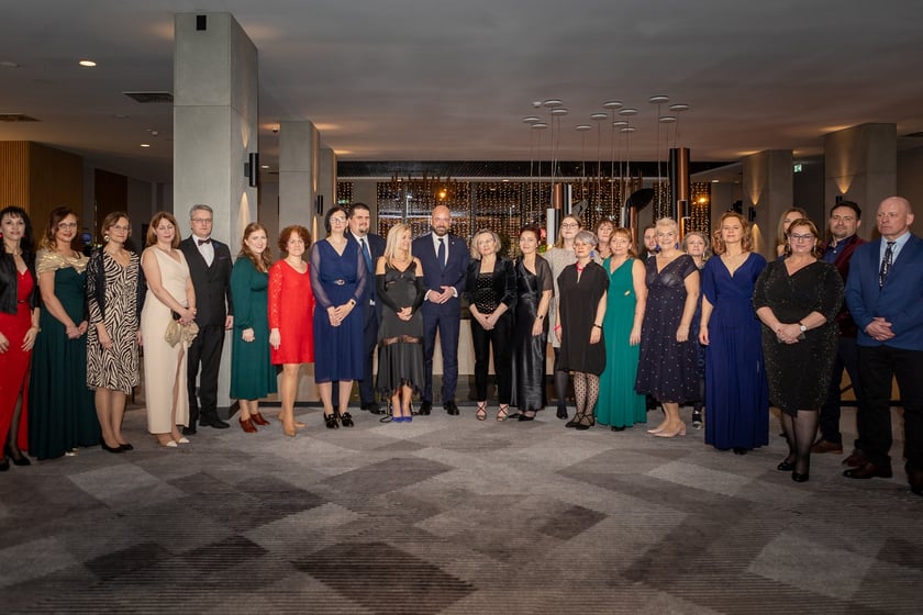 Studni&oacute;wka uczni&oacute;w&nbsp;klas maturalnych XIII LO im. Aleksandra Fredry we Wrocławiu