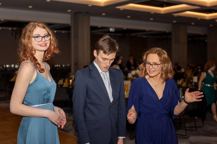 Studni&oacute;wka uczni&oacute;w&nbsp;klas maturalnych XIII LO im. Aleksandra Fredry we Wrocławiu