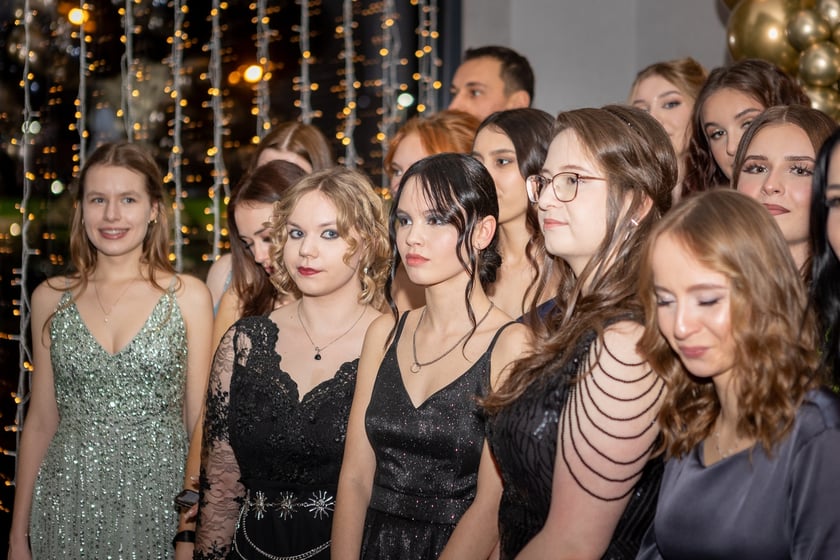 Studni&oacute;wka uczni&oacute;w&nbsp;klas maturalnych XIII LO im. Aleksandra Fredry we Wrocławiu